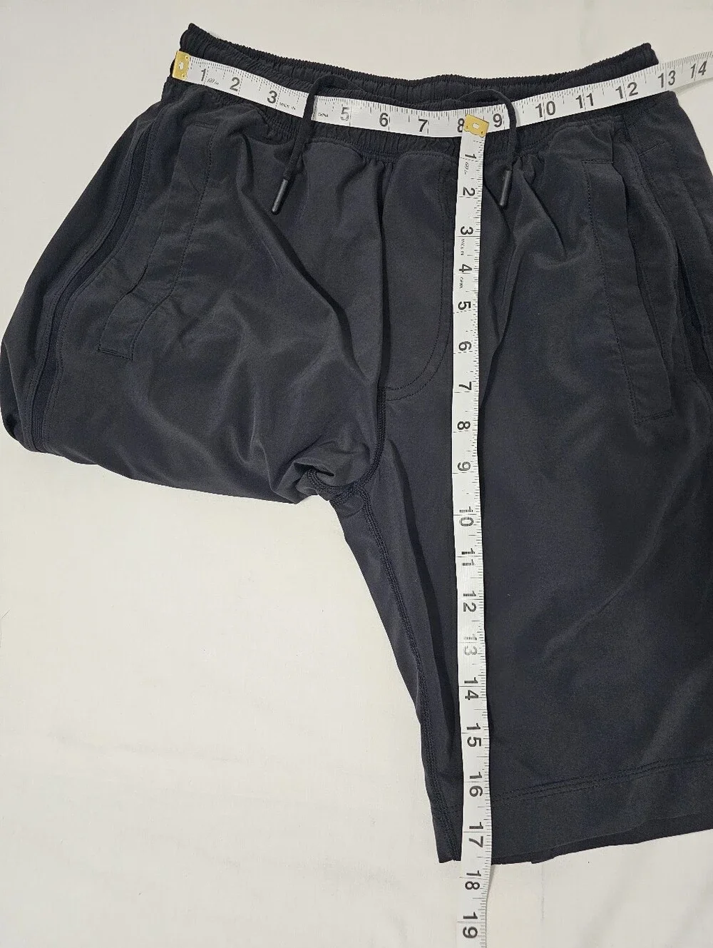 Lululemon Men’s Black Drawstring Athletic Training Shorts Size Medium